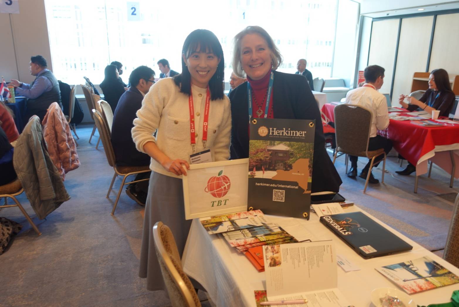 講師が海外で活動している様子